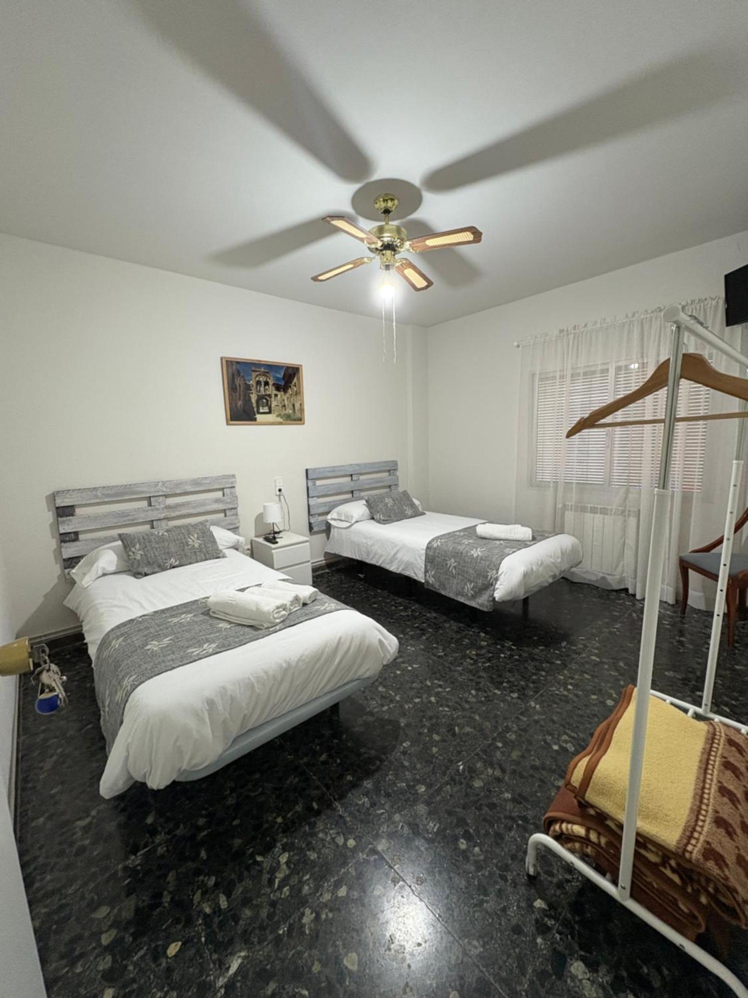 Hostal Pueblo Viejo Belchite Bagian luar foto